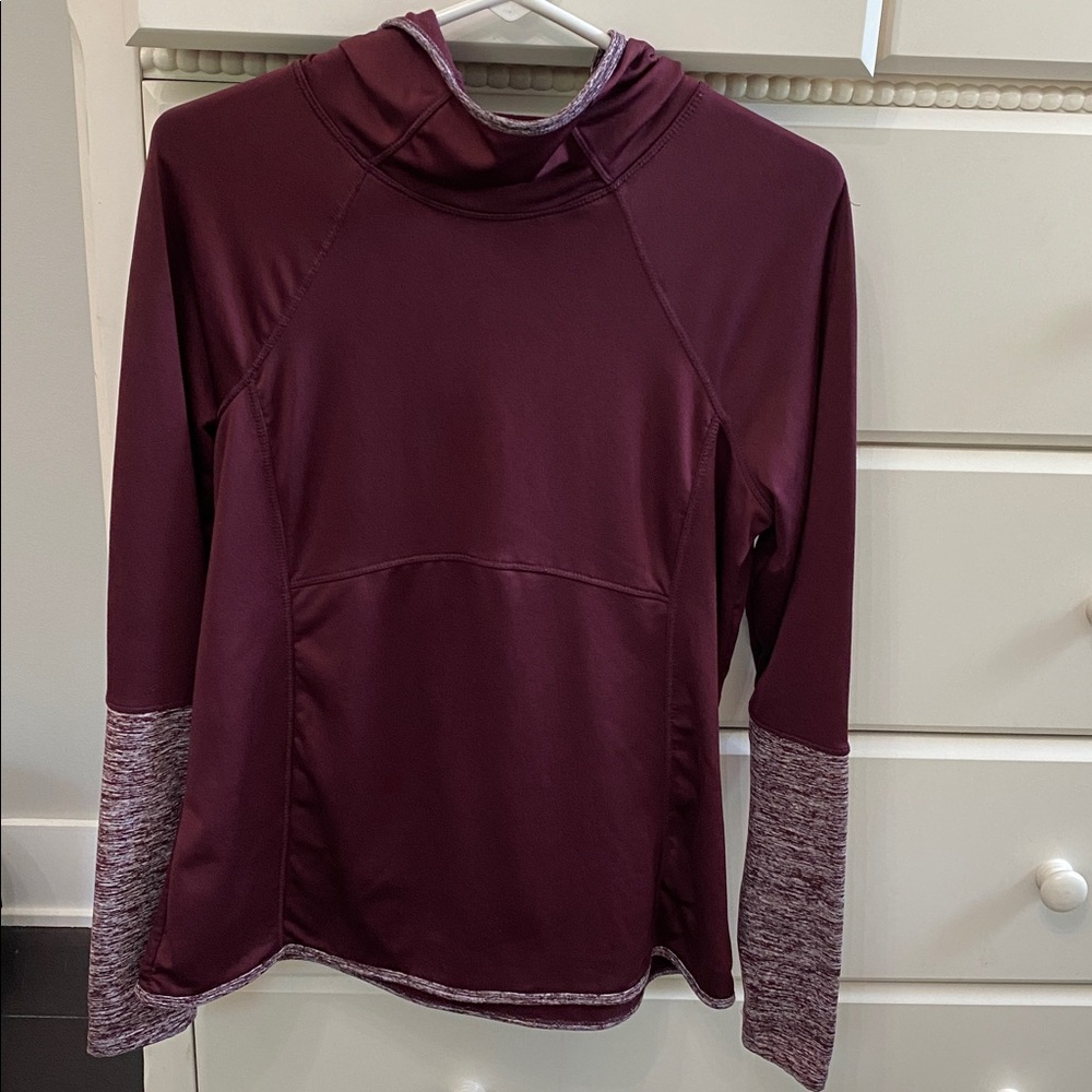 Avia Women’s Maroon Hoodie. Long Sleeve. Beautiful Maroon Burgundy Color. Size M